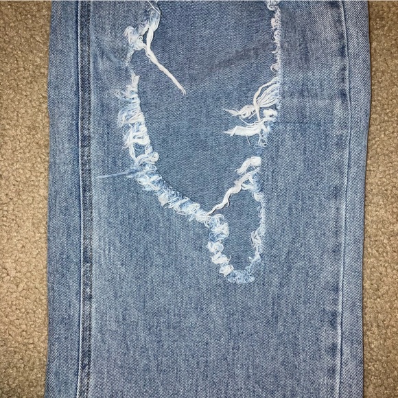 Pacsun Super Ripped High-Waisted Baggy Jeans - Picture 10 of 12